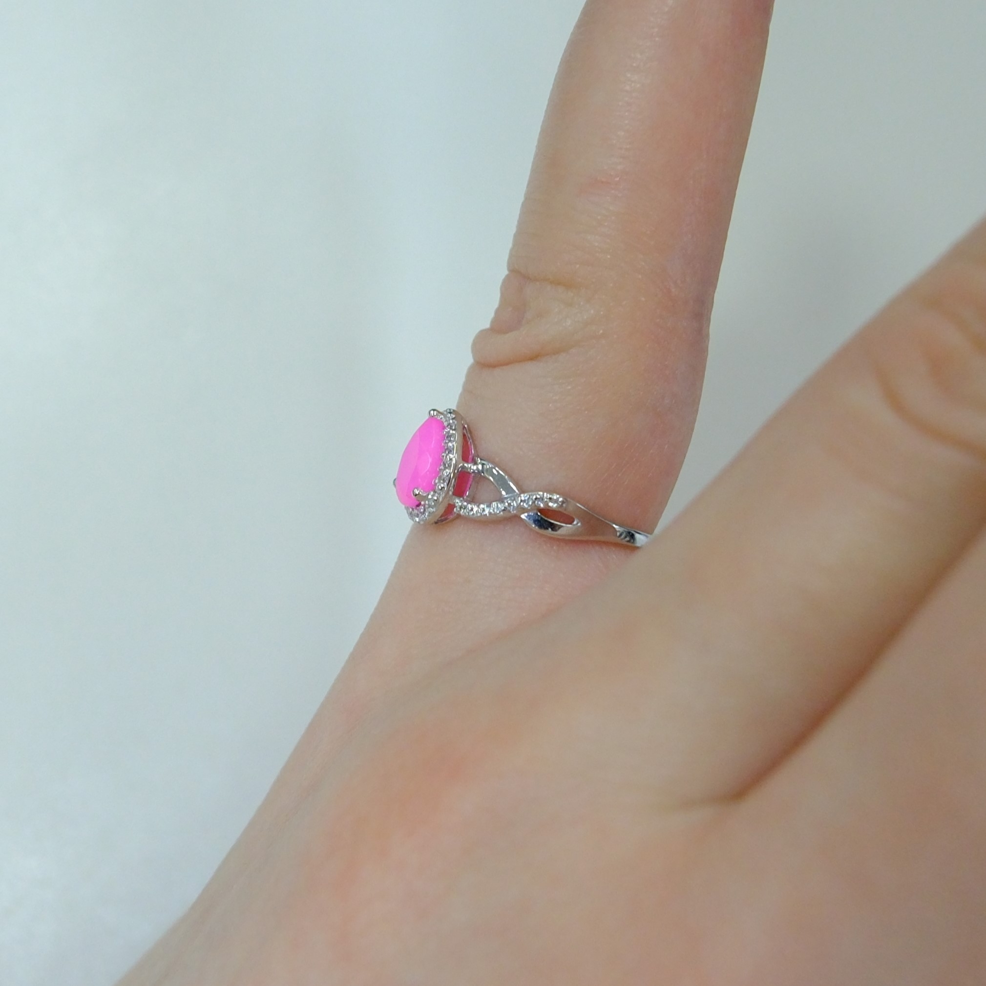 Серебряное кольцо с розовым опалом
